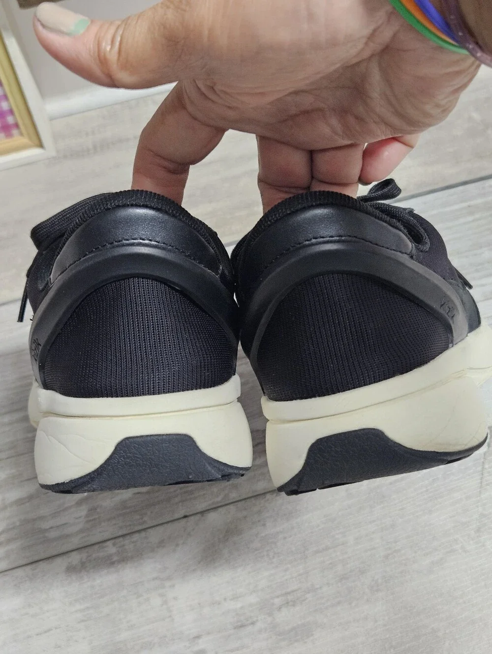 Kizik Paris Black/Pristine Leather Hands-Free Sneakers Womens 9